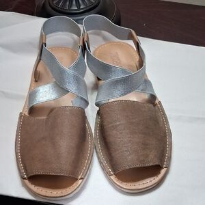 Kenneth Cole Reaction Tan and Silver Sandals